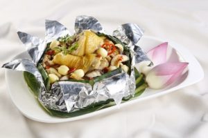 cach-lam-ga-hap-giay-bac-thom-ngon-ngay-ngat