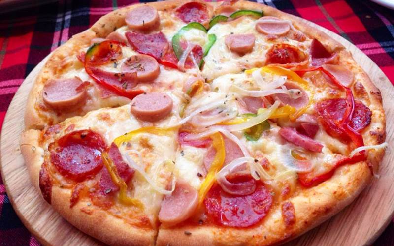 Cách làm bánh pizza xúc xích đơn giản bạn không nên bỏ qua